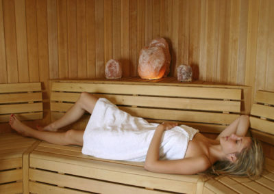 Frau in Sauna 1